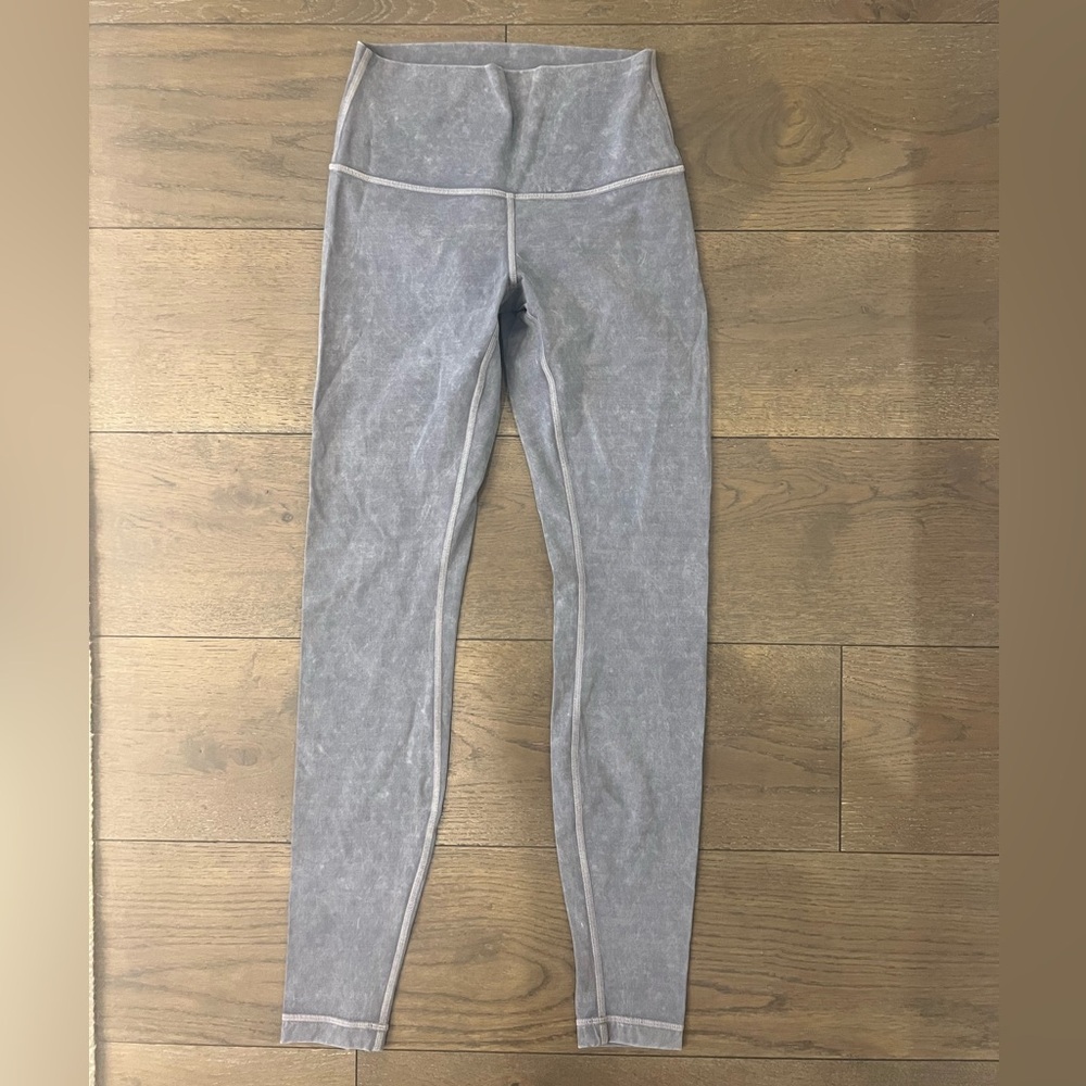 Lululemon leggings size 4 wunder under 3/4 length